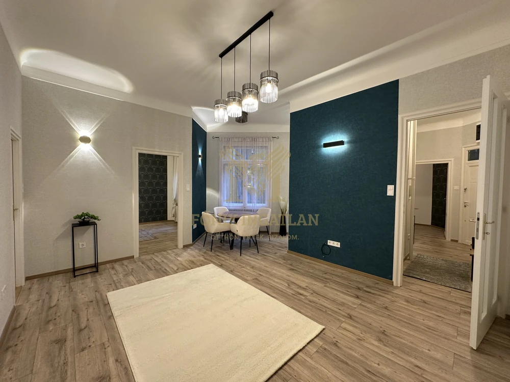 Belvárosi nyugalom a Károly körúton udvari parkolóval