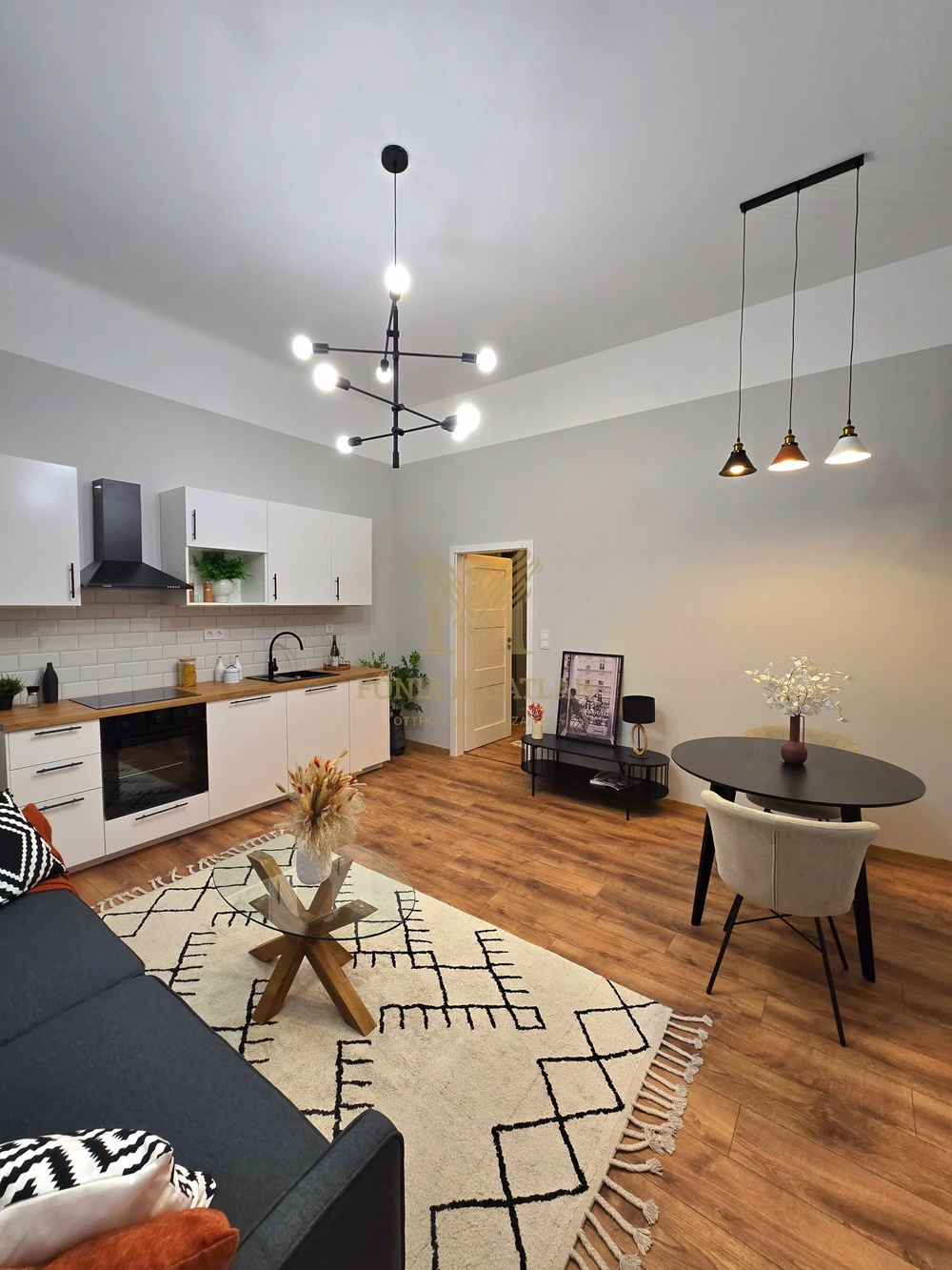 ÚJLIPÓTVÁROS XIII. KERÜLET EGYIK LEGKEDVELTEBB RÉSZÉN A HEGEDŰS GYULA UTCÁBAN FELÚJÍTOTT LUXUS LAKÁS ELADÓ!